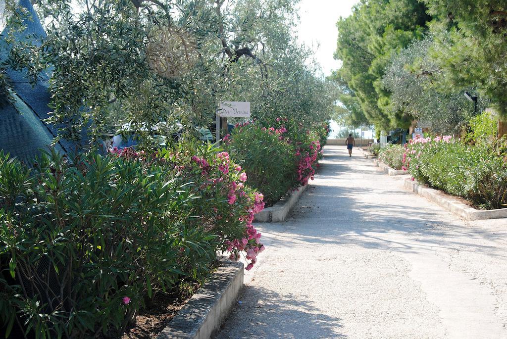 Leonardo Casa Vacanze Villa Mattinata Exterior foto
